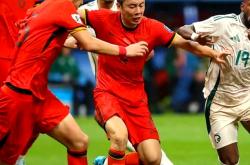 开云官网-国内足球职业比赛场上的惊险对抗！