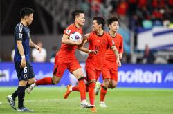 开云体育入口-国内足球联赛比赛激烈进行，球员们拼尽全力的简单介绍