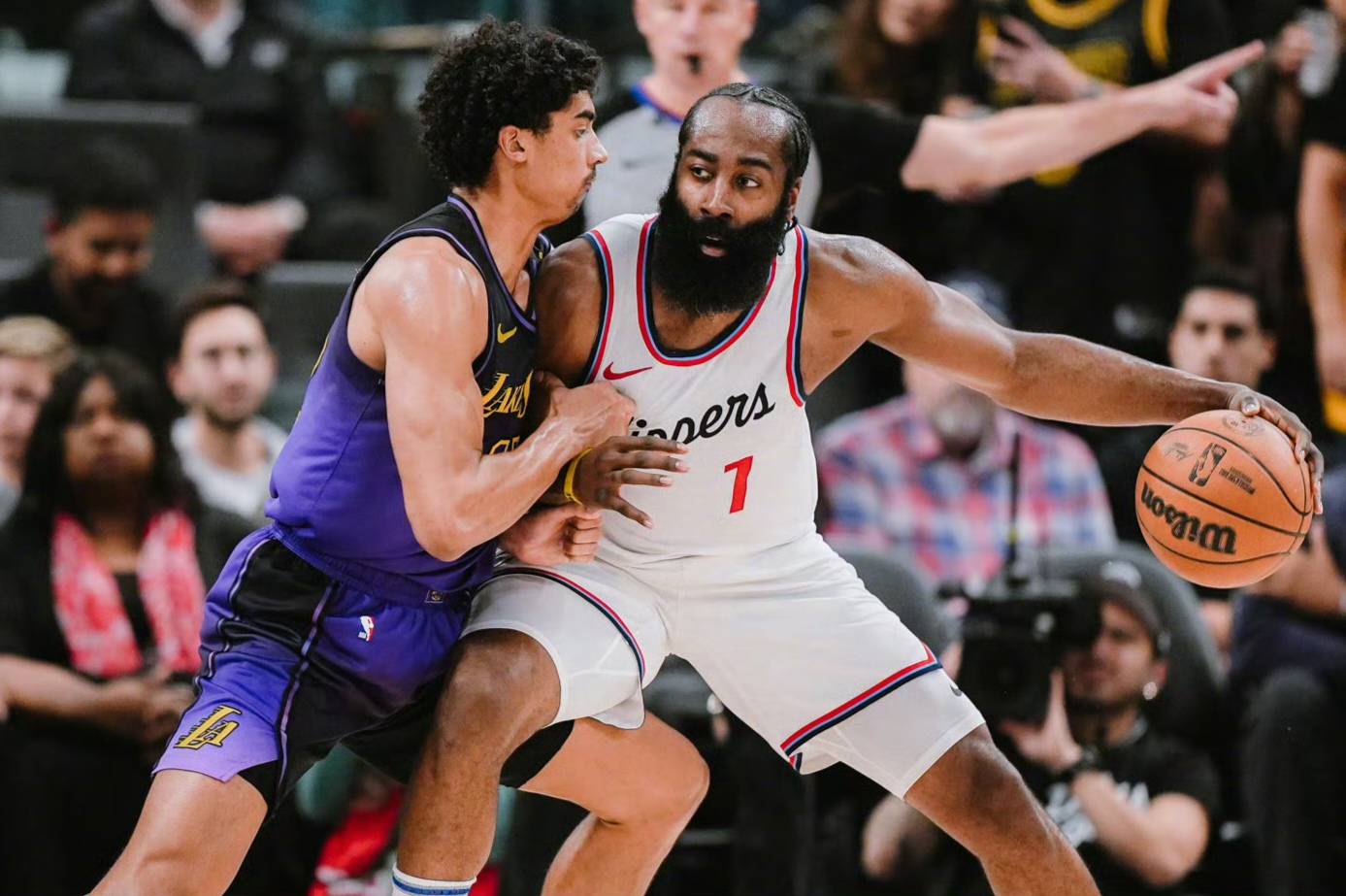 湖人主场战胜快船，取得三连胜