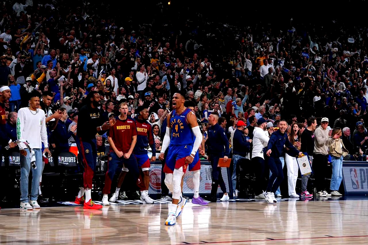 雷霆战胜湖人，威少发挥全面