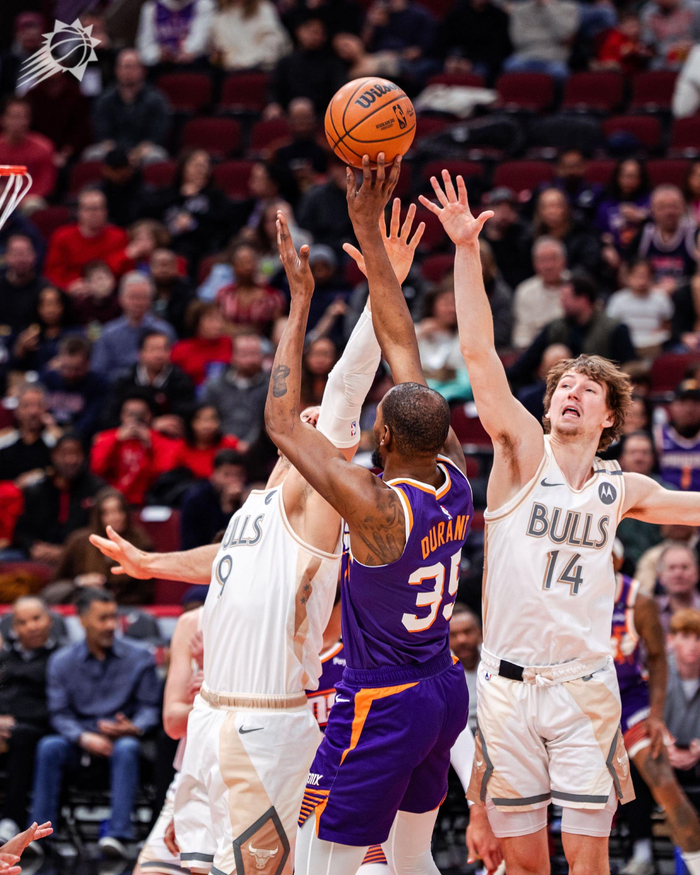 公牛大胜太阳，拉文29分砍下